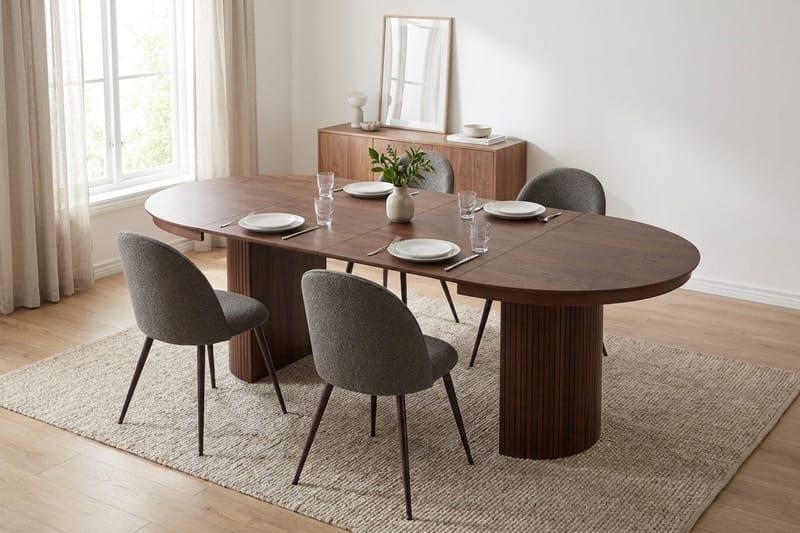 Kopparbo Rund Utdragbar Matgrupp 120-220 cm – Matbord med 4 Nibe Plus Matstolar i Trä med Valnötsutseende - Brun - Möbler - Bord & matgrupper - Matgrupper