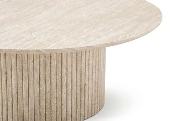 Kopparbo Runt Soffbord 85 cm med Travertinutseende, Ribbad Pelarfot och Tunn Bordsskiva - Beige - Möbler - Bord & matgrupper - Soffbord