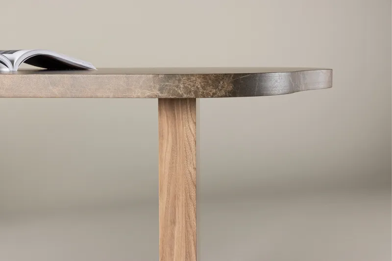 Eleonora Stort Asymmetriskt Matbord 230 cm i Trä med Valnöts- och Marmorutseende - Brun - Möbler - Bord & matgrupper - Matbord & köksbord