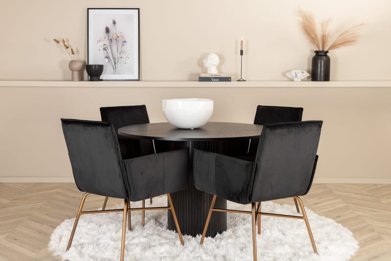 Bianca runt matbord med 4st Pippi matstol, undefined