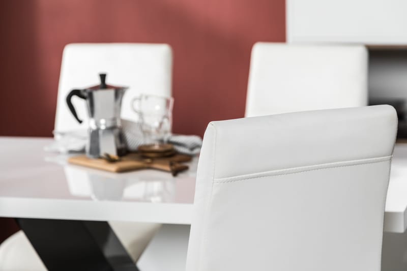 Cesi Matgrupp 140 cm med 4 Cibus Stol - Vit/Svart/Svart PU/Krom - Möbler - Bord & matgrupper - Matgrupper