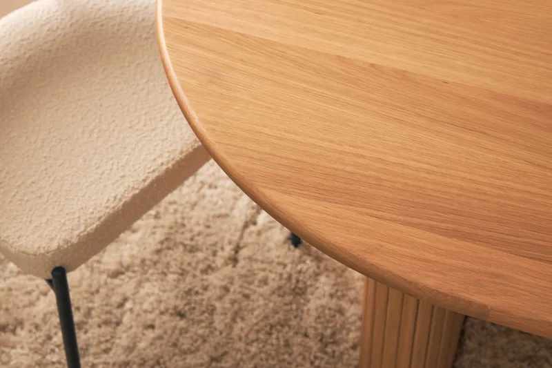 Noira Matbord 220 cm Massiv Ek med 6st Gemmiano Matstol - Natur - Möbler - Bord & matgrupper - Matgrupper