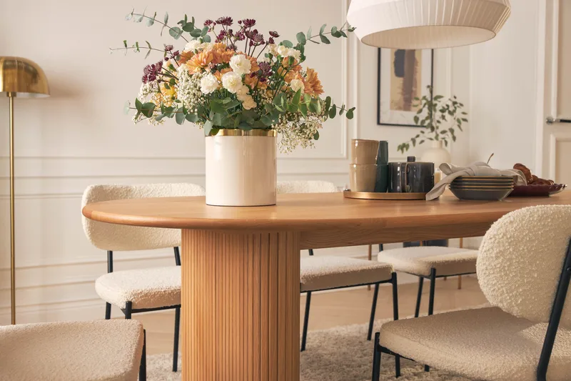 Noira Matbord 220 cm Massiv Ek med 6st Gemmiano Matstol - Natur - Möbler - Bord & matgrupper - Matgrupper