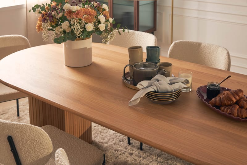 Noira Matbord 220 cm Massiv Ek med 6st Gemmiano Matstol - Natur - Möbler - Bord & matgrupper - Matgrupper