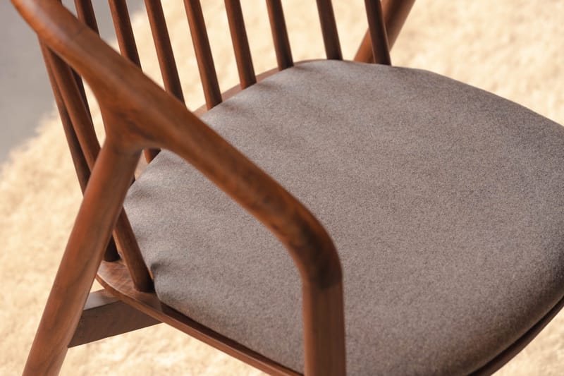 Noira Matgrupp 120 cm Runt Matbord med 4 Noira Stolar - Valnöt - Möbler - Bord & matgrupper - Matgrupper