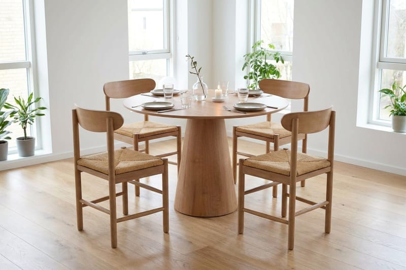 Siena Matgrupp runt 110 cm Ek med 4 Malte Matstolar - Möbler - Bord & matgrupper - Matgrupper