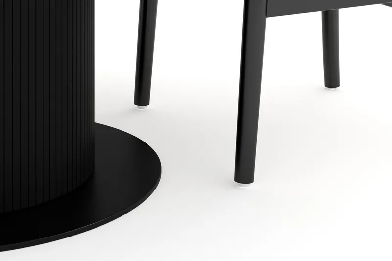 Noira Matgrupp 120 cm Massiv Ek Rund med 4 Dastoori Matstol - 2220067-4,2206128-1 - Svart - Möbler - Bord & matgrupper - Matgrupper