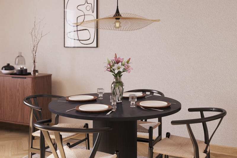 Noira Matgrupp 120 cm Massiv Ek Rund med 4 Dastoori Matstol - 2220067-4,2206128-1 - Svart - Möbler - Bord & matgrupper - Matgrupper