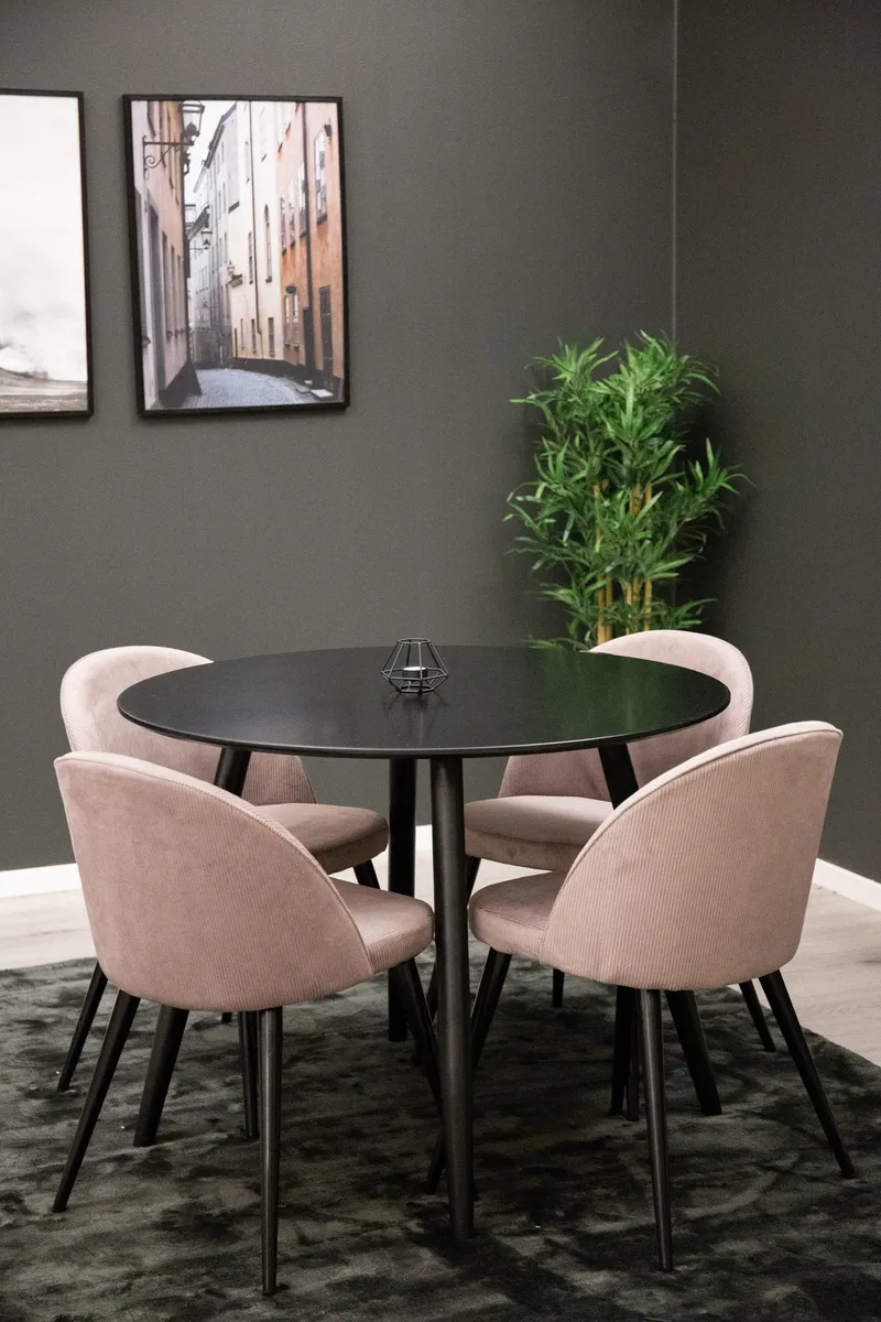 Plaza Matbord 100x100 cm med 4 Velvet Matstol Manchester