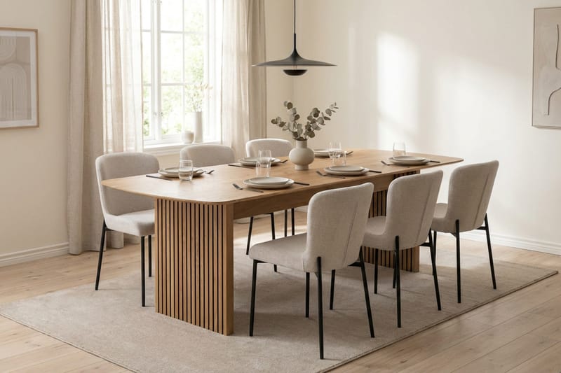 Richeto Matgrupp Ek 240 cm med 6 Elsie Matstolar - Ek/Vit - Möbler - Bord & matgrupper - Matgrupper