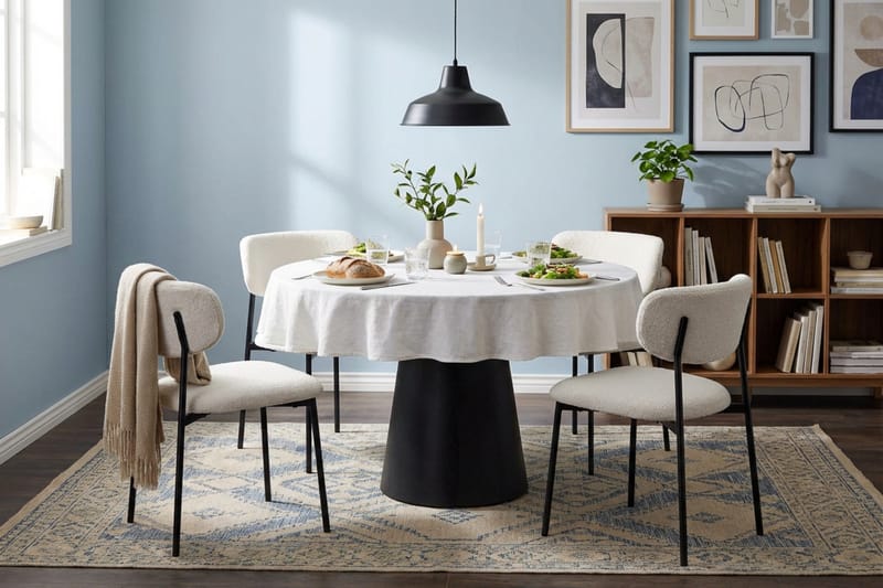 Siena Matgrupp runt 110 cm Svart med 4 Lucy Matstolar - Svart - Möbler - Bord & matgrupper - Matgrupper