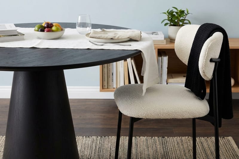 Siena Matgrupp runt 110 cm Svart med 4 Lucy Matstolar - Svart - Möbler - Bord & matgrupper - Matgrupper