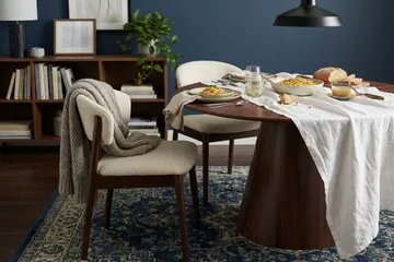 Siena Matgrupp runt 130 cm Valnöt med 6 Nala Matstolar - Valnöt - Möbler - Bord & matgrupper - Matgrupper