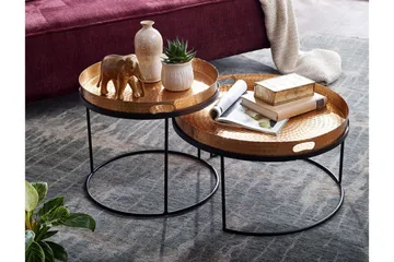 Wilhem 46 cm Runt Soffbord i Metall med Hamrad Bricka - Mässingsguld - Möbler - Bord & matgrupper - Soffbord