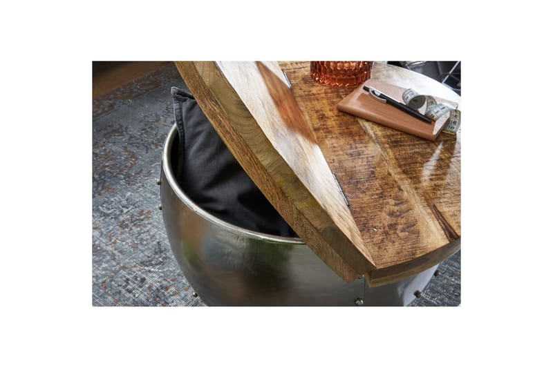 Soffbord Wohnling Massivt trä 60 cm Industriell nitad förvaringsutrymme - Möbler - Bord & matgrupper - Soffbord