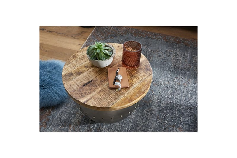Soffbord Wohnling Massivt trä 60 cm Industriell nitad förvaringsutrymme - Möbler - Bord & matgrupper - Soffbord