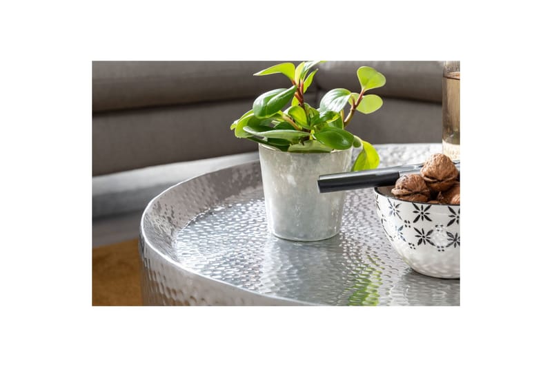 Soffbord Wohnling rund metall 60 cm hamrat utseende, orientalisk stil Silver - Silver - Möbler - Bord & matgrupper - Soffbord
