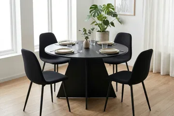 Vera Matgrupp runt 110 cm Svart med 4 Nibe Matstolar - Svartlaserad ek - Möbler - Bord & matgrupper - Matgrupper