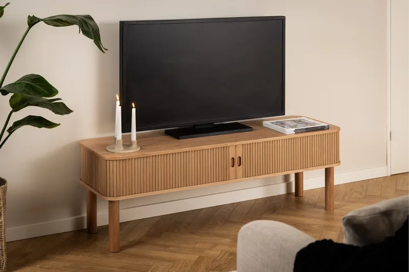 Samay Golvstående Tv Bänk 140 cm med Förvaring i Ek - Brun - Möbler - Tv möbel & mediamöbel - TV bänk & mediabänk