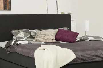 Dolly Komplett Sängpaket – Kontinentalsäng 160x200 cm i Tyg med Sänggavel + Bäddmadrass med Fasthetsgrad Medium - Grå - Möbler - Säng - Kontinentalsäng