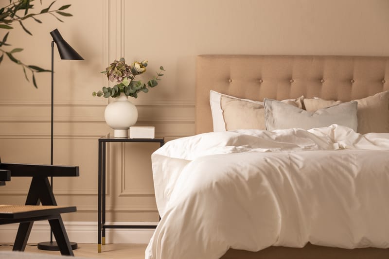 Scarlett Sängpaket 140x200 Skummadrass - Knappad gavel Beige - Möbler - Säng - Komplett sängpaket