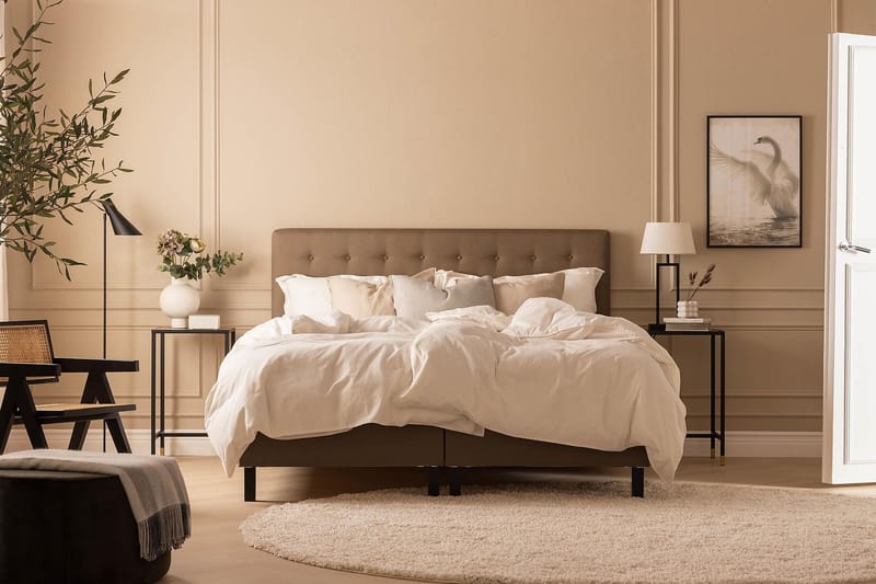 Scarlett Sängpaket 150x200 Latexmadrass - Knappad gavel Brun - Möbler - Säng - Kontinentalsäng