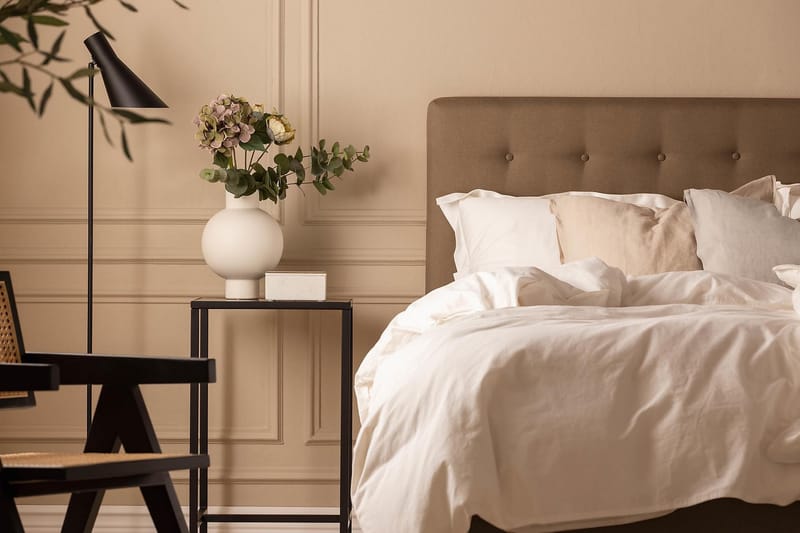 Scarlett Sängpaket 150x200 Latexmadrass - Knappad gavel Brun - Möbler - Säng - Kontinentalsäng