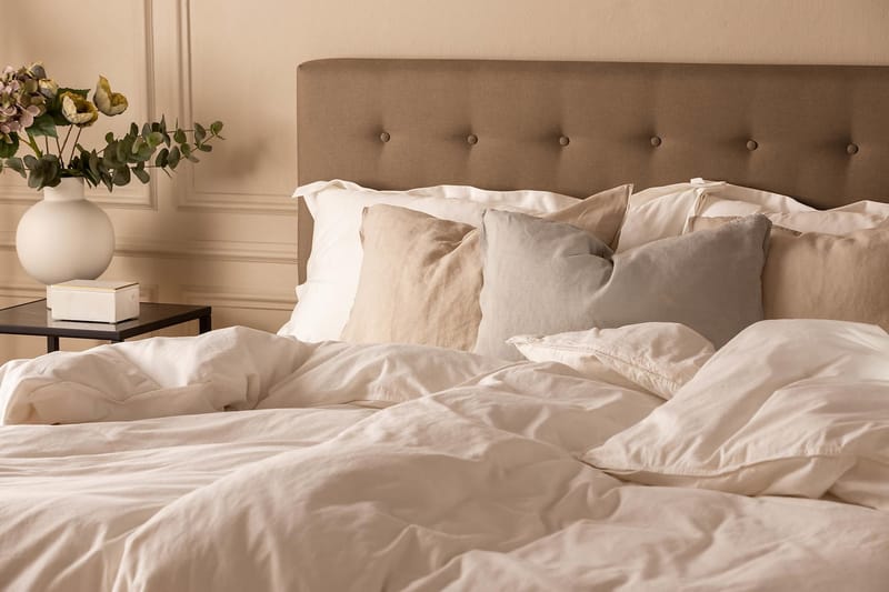 Scarlett Sängpaket 150x200 Latexmadrass - Knappad gavel Brun - Möbler - Säng - Kontinentalsäng