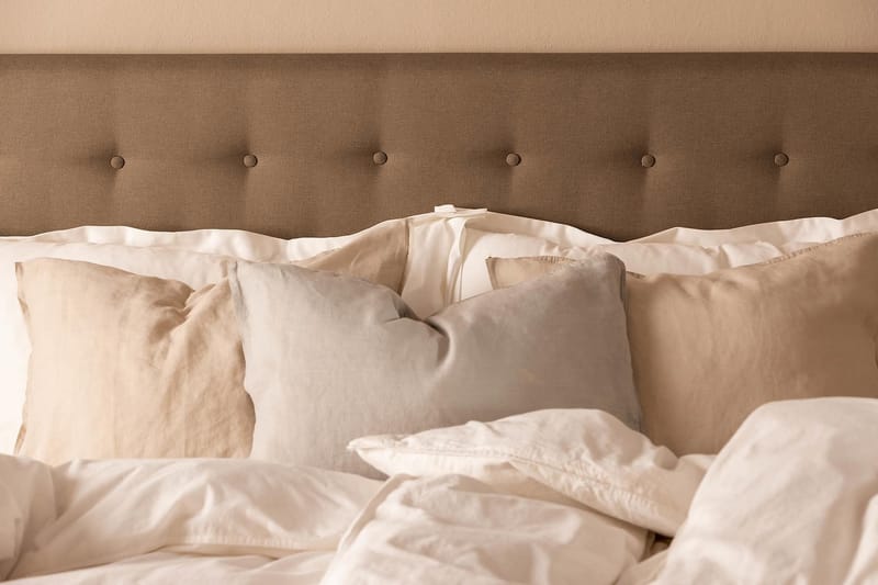 Scarlett Sängpaket 150x200 Latexmadrass - Knappad gavel Brun - Möbler - Säng - Kontinentalsäng