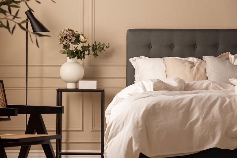 Scarlett Sängpaket 150x200 Latexmadrass - Knappad gavel Mörkgrå - Möbler - Säng - Kontinentalsäng