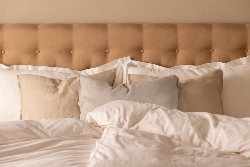 Scarlett Sängpaket 150x200 Skummadrass - Djuphäftad gavel Beige - Möbler - Säng - Komplett sängpaket