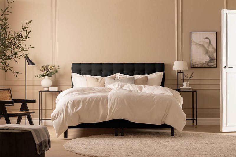 Scarlett Sängpaket 150x200 Skummadrass - Djuphäftad gavel Svart - Möbler - Säng - Komplett sängpaket