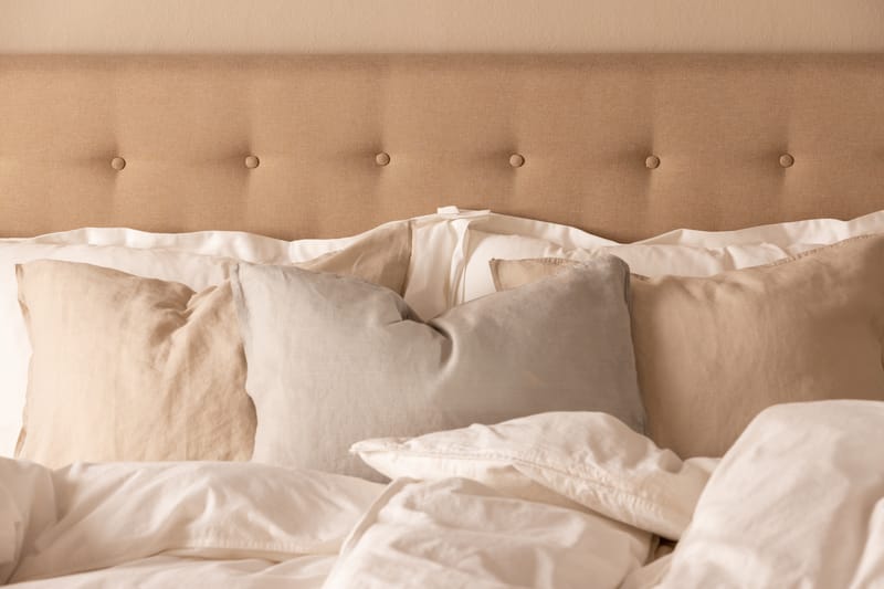 Scarlett Sängpaket 180x200 Skummadrass - Knappad gavel Beige - Möbler - Säng - Kontinentalsäng