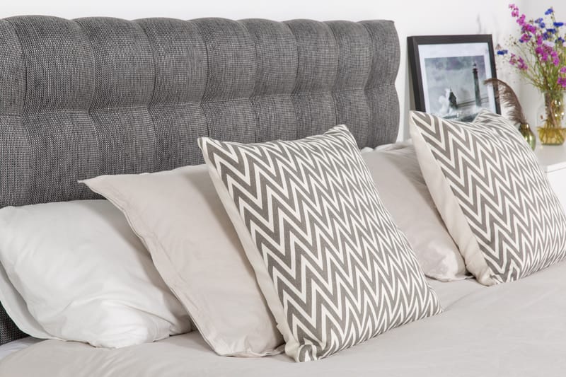 Hilton Lyx Komplett Sängpaket180  Svart PU/Tyg Ek Fyrkan - Svart PU/Tyg Ek Fyrkantig - Möbler - Säng - Komplett sängpaket