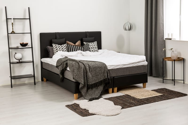 Hilton Lyx Komplett Sängpaket180  Svart PU/Tyg Ek Fyrkan - Svart PU/Tyg Ek Fyrkantig - Möbler - Säng - Komplett sängpaket