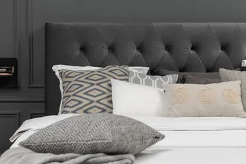 Royal Velvet Komplett Sängpaket 210x210 cm - Mörkgrå med Svarvade Ben - Möbler - Säng - Kontinentalsäng