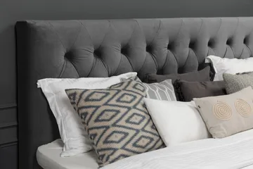 Royal Velvet Komplett Sängpaket 210x210 cm - Mörkgrå med Svarvade Ben - Möbler - Säng - Kontinentalsäng