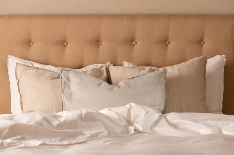 Scarlett Sängpaket 120x200 Memorymadrass - Knappad gavel Beige - Möbler - Säng - Kontinentalsäng