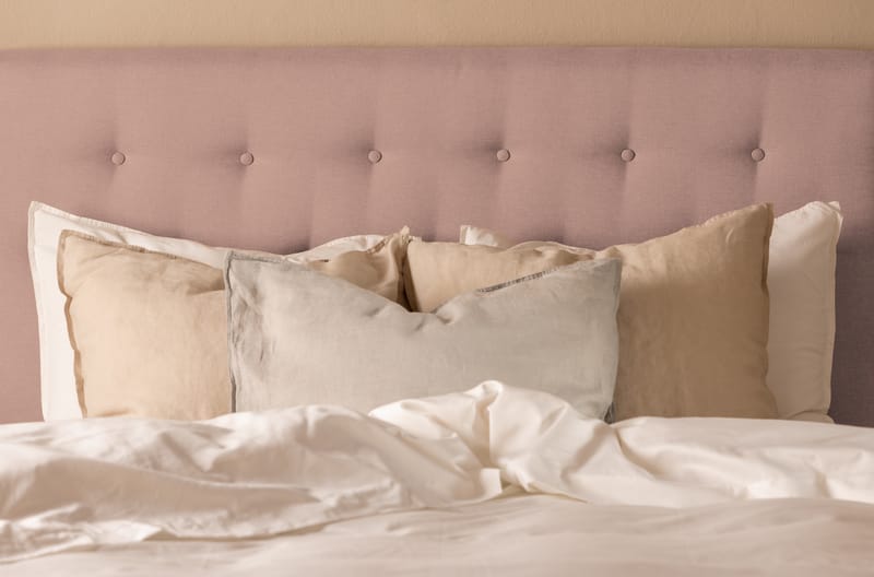 Scarlett Sängpaket 140x200 Skummadrass - Knappad gavel Rosa - Möbler - Säng - Komplett sängpaket