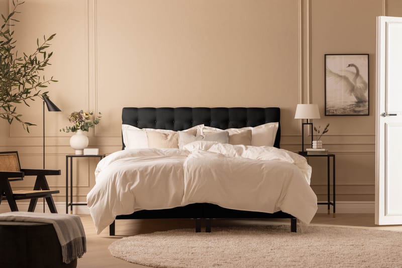 Scarlett Sängpaket 180x200 Skummadrass - Djuphäftad gavel Svart - Möbler - Säng - Komplett sängpaket