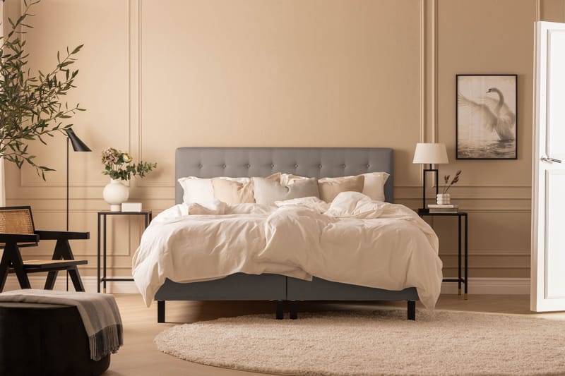 Scarlett Sängpaket 180x200 Skummadrass - Knappad gavel Grå - Möbler - Säng - Komplett sängpaket