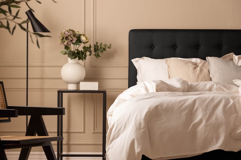 Scarlett Sängpaket 210x210 Skummadrass - Knappad gavel Svart - Möbler - Säng - Kontinentalsäng