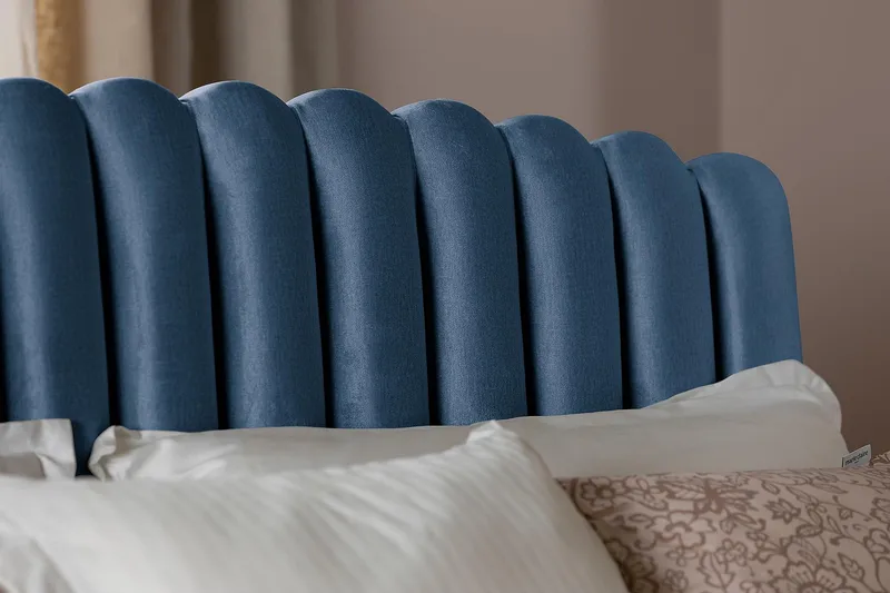 Princess Komplett Sängpaket – Kontinentalsäng 120x200 cm i Tyg med Sänggavel + Bäddmadrass med Fasthetsgrad Medium - Blå - Möbler - Säng - Komplett sängpaket