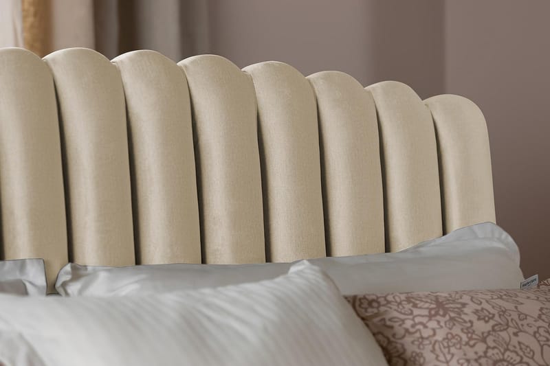 Princess Komplett Sängpaket – Kontinentalsäng 180x200 cm i Tyg med Sänggavel + Bäddmadrass med Fasthetsgrad Medium - Beige - Möbler - Säng - Komplett sängpaket