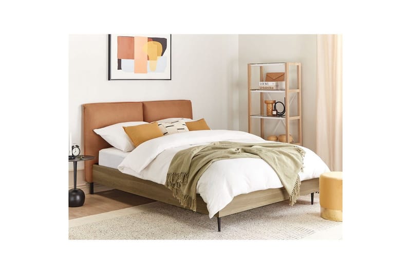 Säng med lamellram Limanton - Brunt, ljust trä, svart/Konstläder, 140x200 cm - Möbler - Säng - Sängram & sängstomme