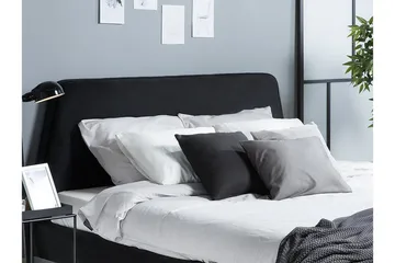 Vienne Sängram 180x200 cm i Tyg med Sänggavel och Träben - Svart - Möbler - Säng - Sängram & sängstomme