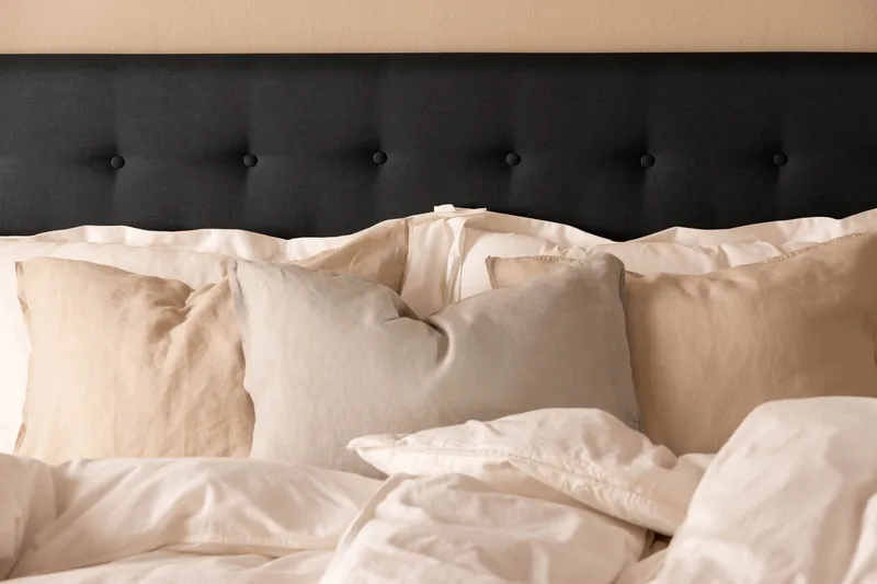 Scarlett Djuphäftad gavel 180 - Svart - Möbler - Säng - Sängtillbehör & sänggavel - Sänggavlar & huvudgavlar