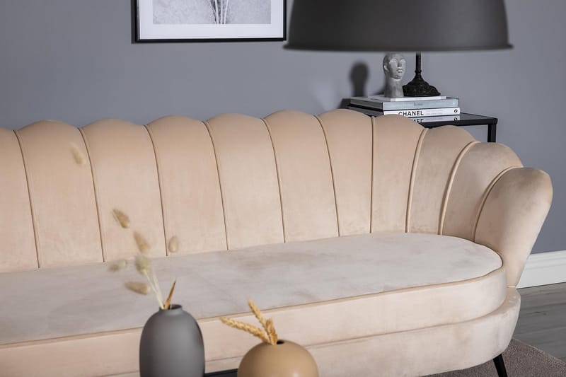 Calais 3-sits Snäckformad Sammetssoffa 181 cm - Beige - Möbler - Soffa - 3 sits soffa