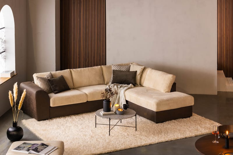 Cuba 4-sits Högervänd L-formad Schäslongsoffa i Manchester/Konstläder - Brun / Beige - Möbler - Soffa - Divansoffor & schäslongsoffa