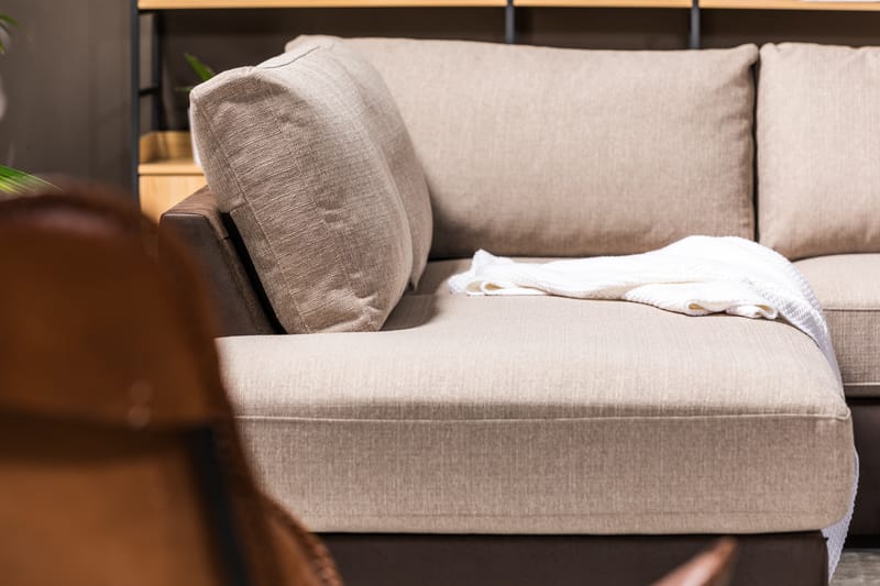 Cuba 4-sits Vänstervänd L-formad Schäslongsoffa i Konstläder/Tyg - Brun / Beige - Möbler - Soffa - Divansoffor & schäslongsoffa
